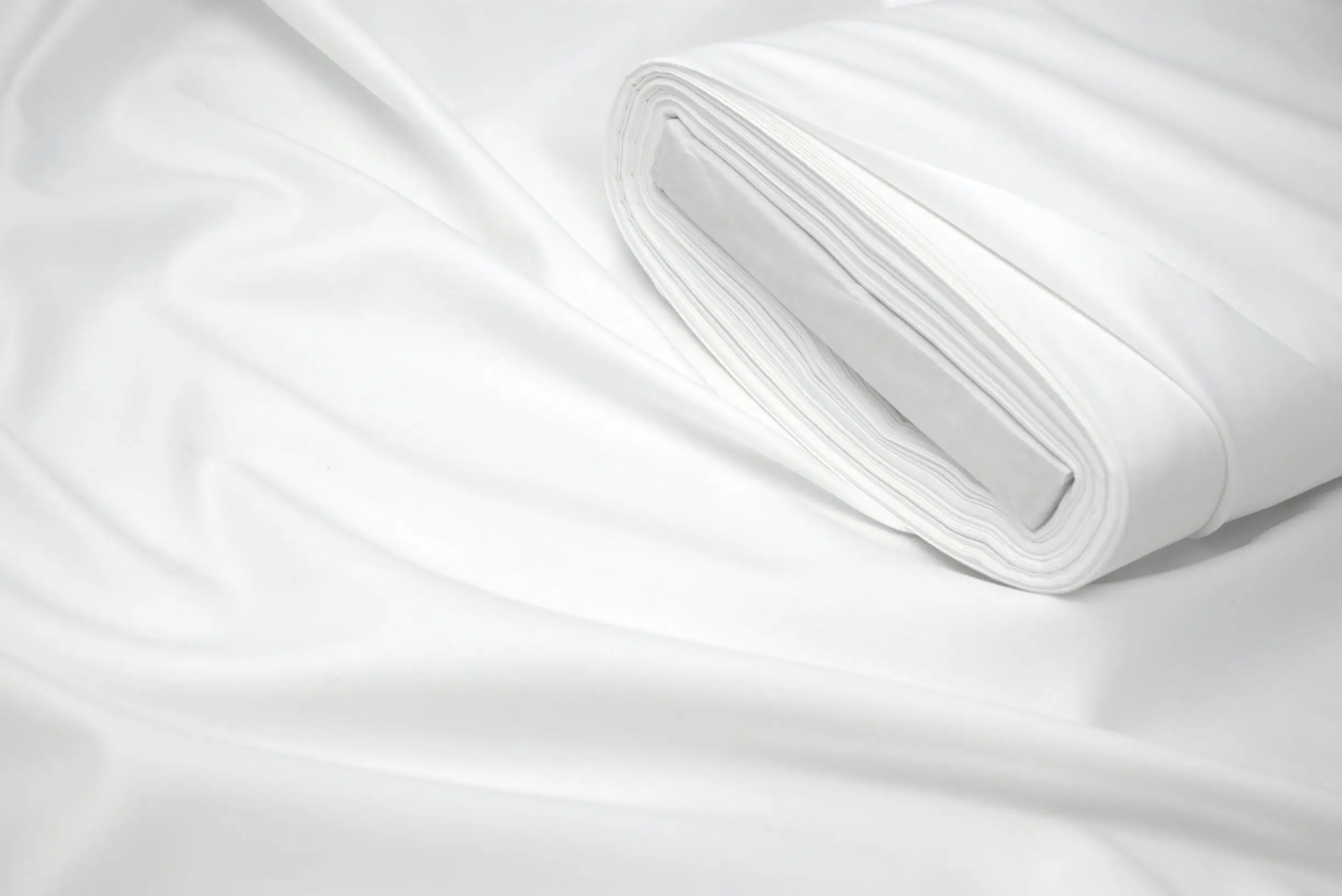 الفرق بين أقمشة الصيف والشتاء للثوب